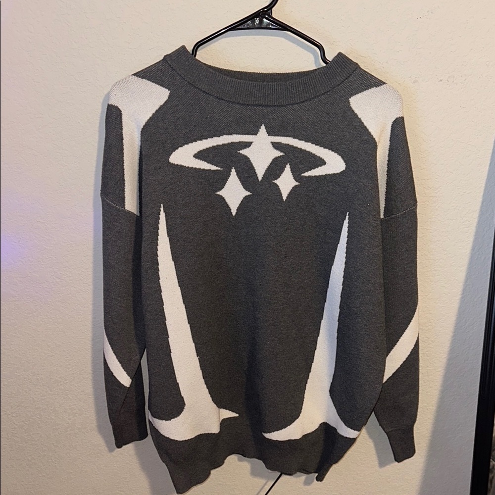 Stylish Gray and White Crewneck Sweater